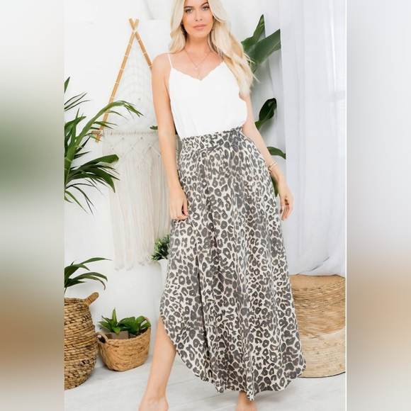 Sweet Lovely By Jen Dresses & Skirts - NWOT Sweet Lovely By Jen 1XL Cheetah Animal Print Flowy Knit Maxi Length Skirt